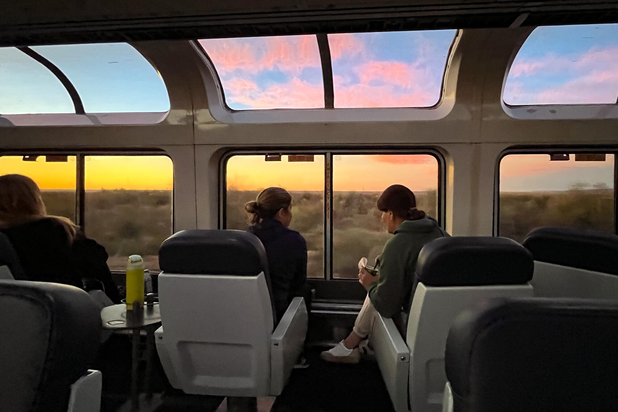 43 Hours On Amtrak s Train Ride From L A To Chicago Los Angeles Times