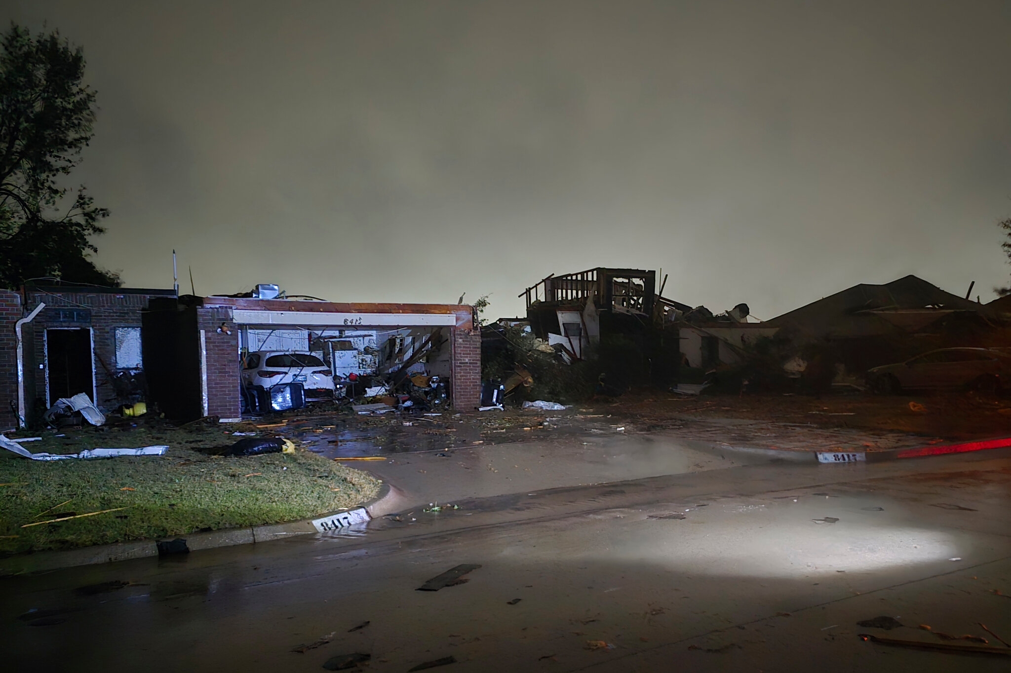At Least 11 Injured As Tornadoes Strike Oklahoma City The New York Times