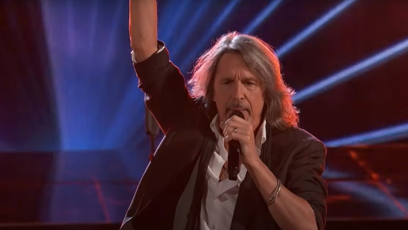 stay singer lisa crossword clue