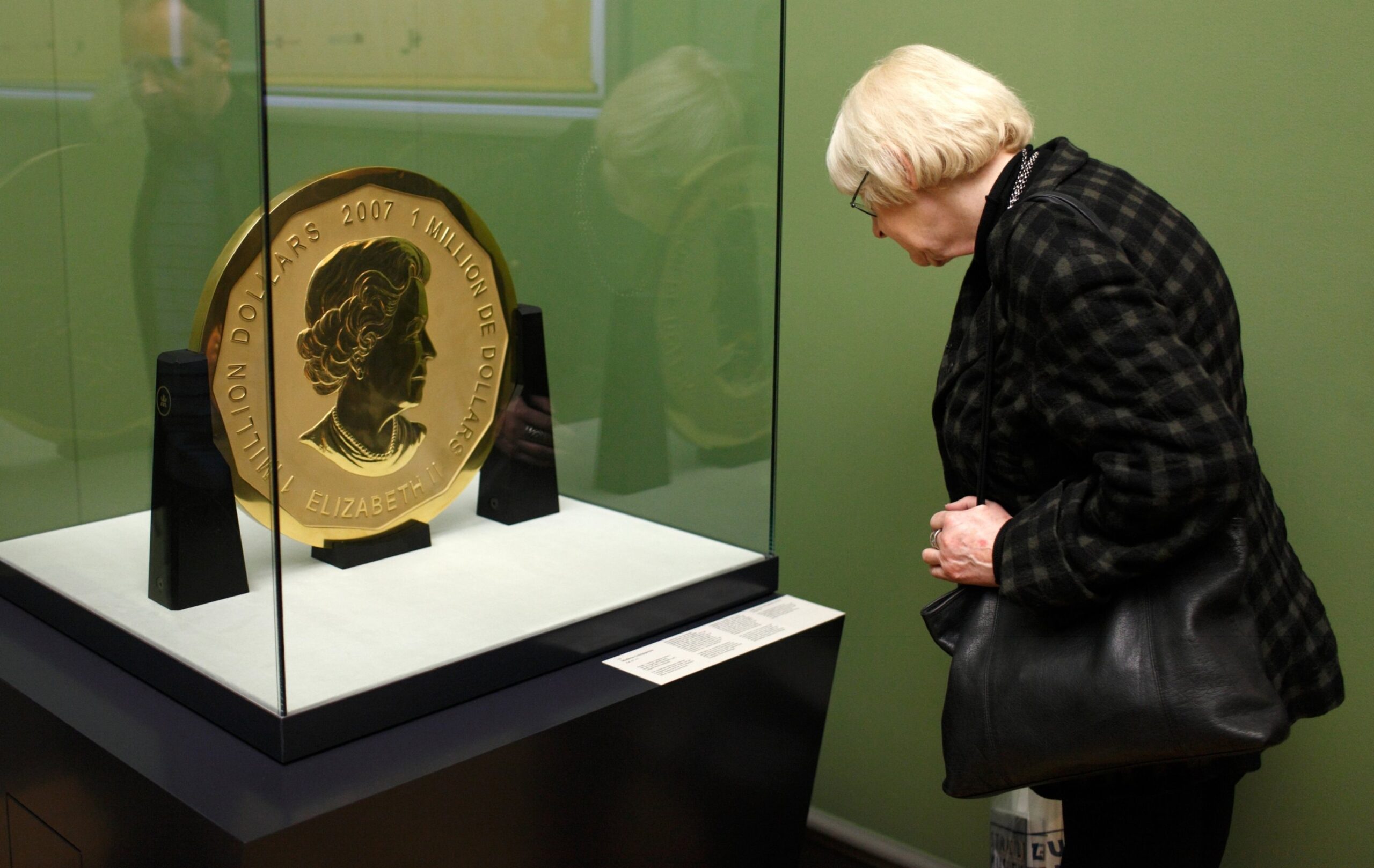 Gold Coin Worth 4 5 Million Is Stolen From Berlin Museum The Boston Globe