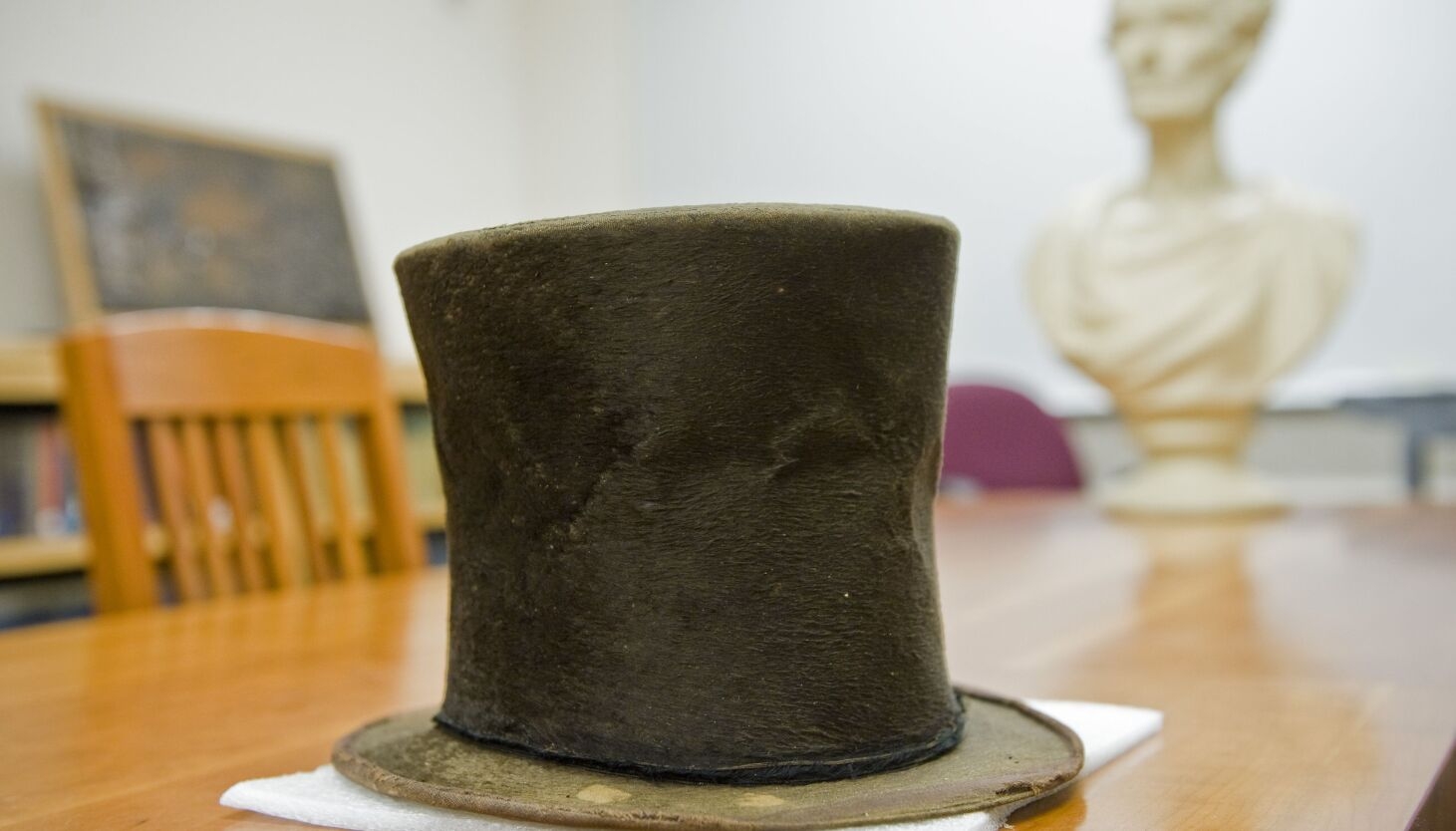 Report Casts More Doubt That Museum s Stovepipe Hat Belonged To Lincoln Chicago Sun Times